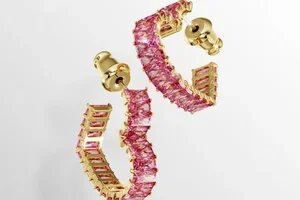 Soldes : notre sélection de boucles d’oreilles
