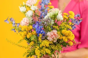 Avez-vous remarqué que les fleurs sentent plus fort en été ? 🌸👀