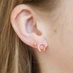 Boucles d'oreilles puces fer à cheval plaqué or serties de zircons