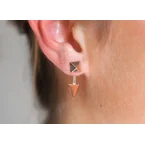 Boucles d'oreilles pyramide dessous de lobe plaqué or